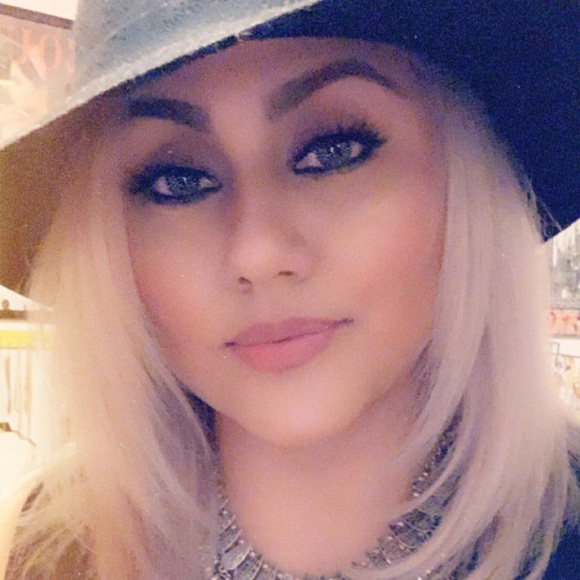 Meet your Posher, Diana - Picture 1 of 1